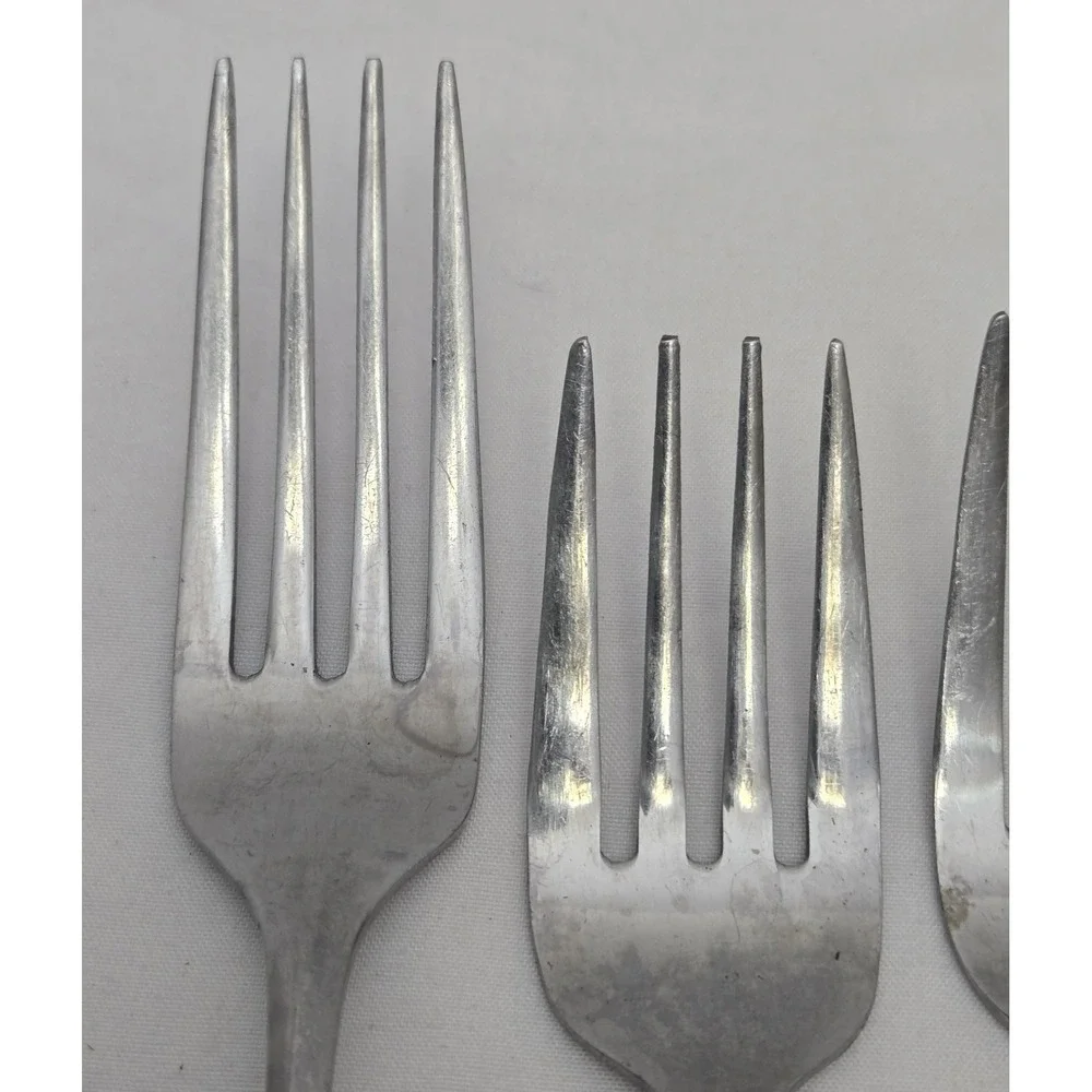 Unknown Brand Vtg Shell Set‎ of 1 Dinner/3 Salad Forks Stainless Steel Flatware